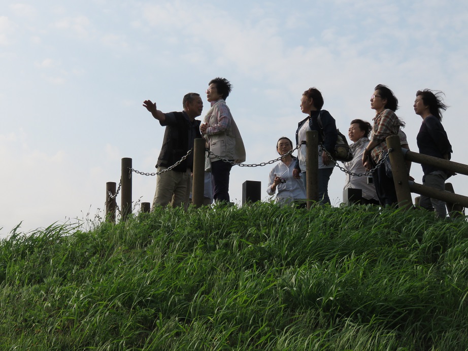 �c��ڂ̑O�Ő������鍕������