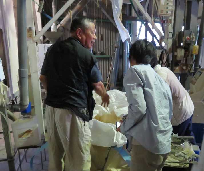 �����_��